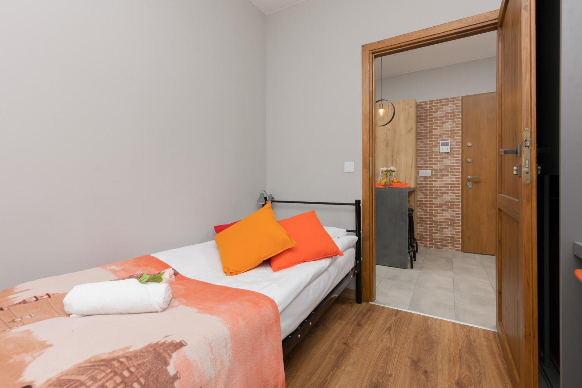 Cozy Three-bedroom Family In By Renters Apartment